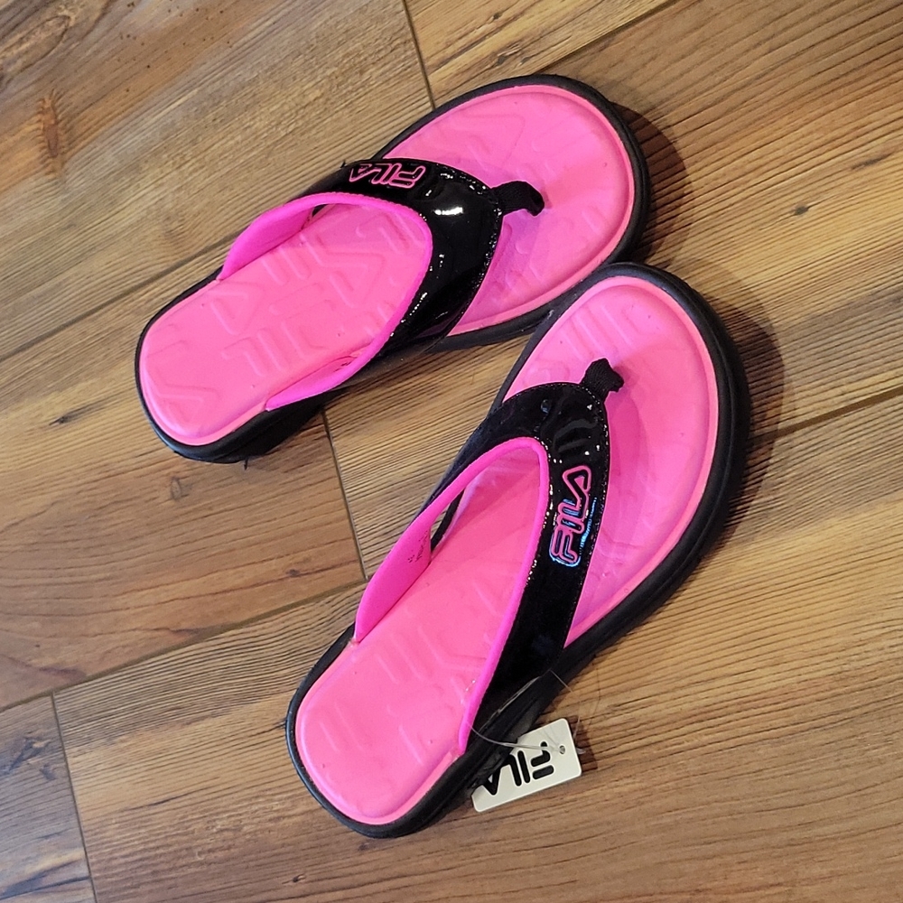 🆕 Fila pink and black sandals flip flops